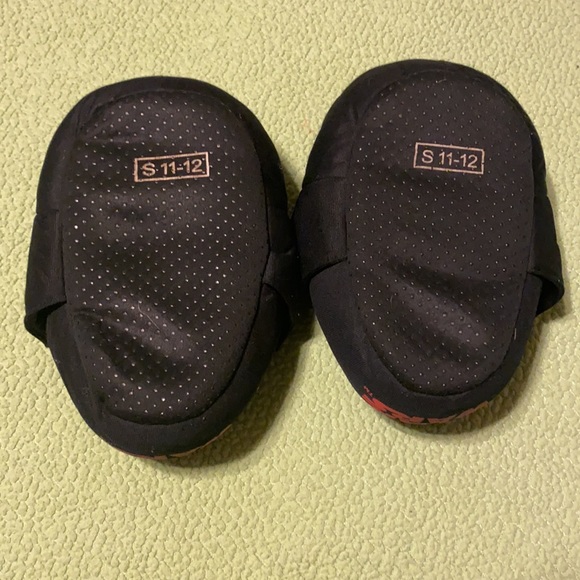 Darth Vader Kids Slippers - Picture 4 of 7